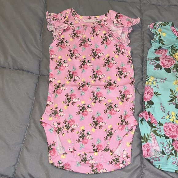 6-9m Children’s place 5 piece flower set - Picture 4 of 6